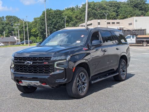 Certified 2023 Chevrolet Tahoe Z71 w/ Luxury Package AWD/4WD image 4