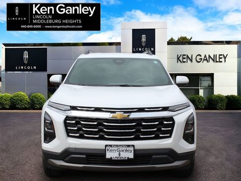 Used 2025 Chevrolet Equinox LT w/ Convenience Package II image 2