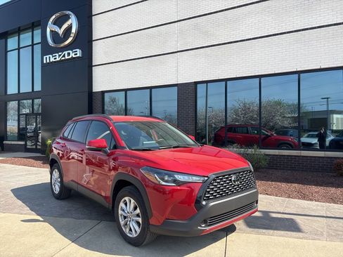 Used 2022 Toyota Corolla Cross LE image 1