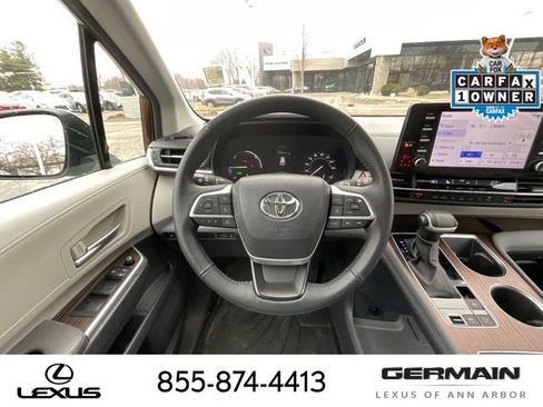 Used 2024 Toyota Sienna XLE image 15