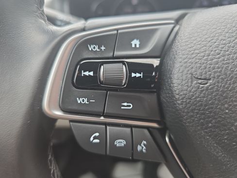 Used 2018 Honda Accord Touring image 16