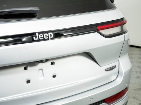 Used 2023 Jeep Grand Cherokee Summit w/ Luxury Tech Group V AWD/4WD image 38