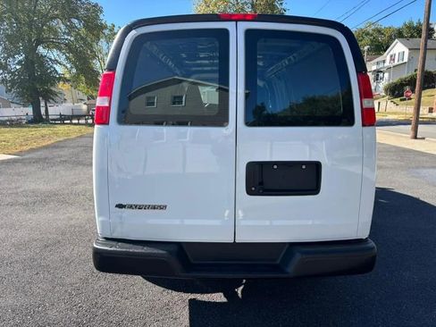 Used 2019 Chevrolet Express 2500 Extended image 9