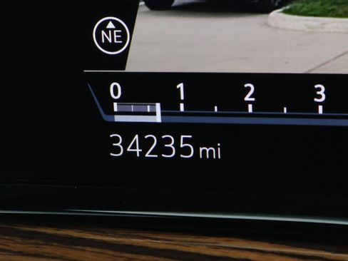 Used 2024 Cadillac Escalade Premium Luxury RWD image 34