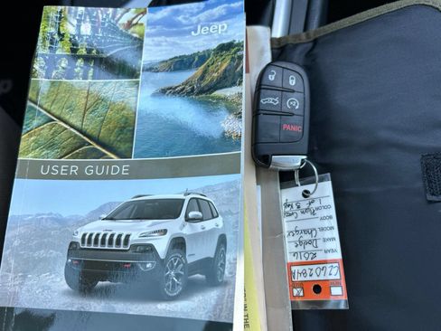Used 2015 Jeep Cherokee Sport w/ Sport Appearance Group FWD image 19