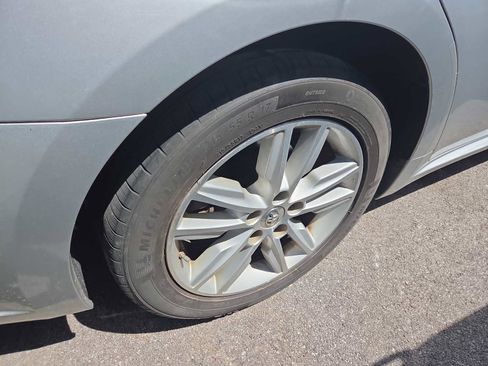 Used 2014 Toyota Avalon XLE Premium image 3