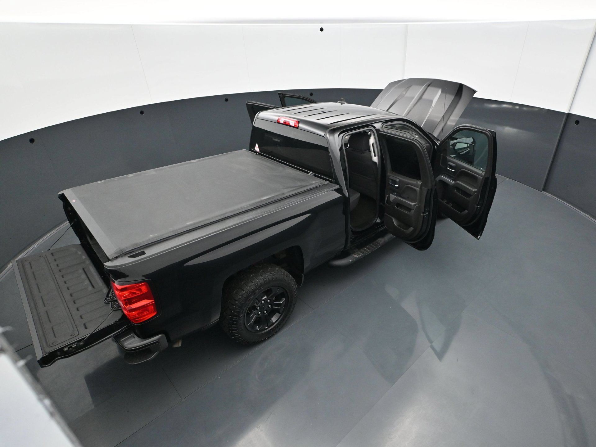 Used 2018 Chevrolet Silverado 1500 LT w/ Midnight Edition AWD/4WD image 42