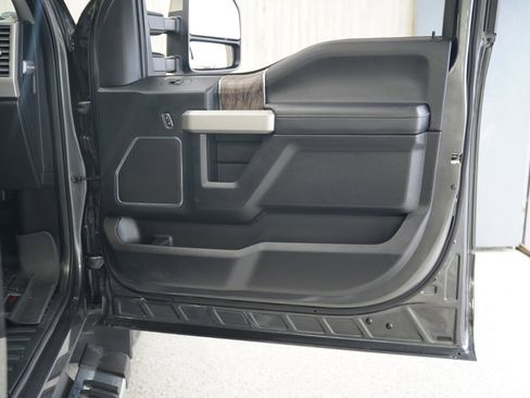 Used 2017 Ford F350 Lariat w/ Chrome Package image 31