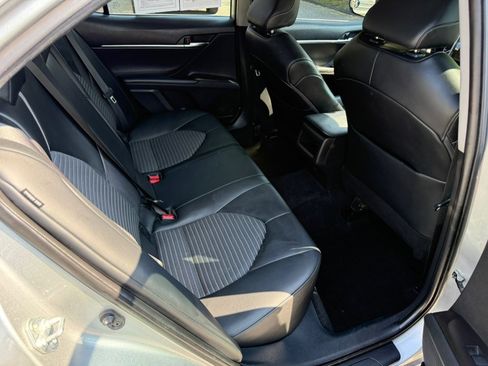 Used 2022 Toyota Camry SE w/ Carpet Mat Package (TMS) AWD/4WD image 24