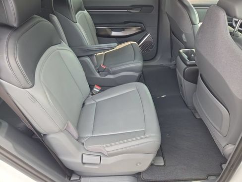 Used 2024 Kia EV9 Light Long Range RWD image 17
