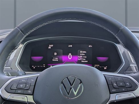 Used 2023 Volkswagen Tiguan SE R-Line image 30