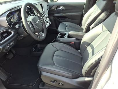 New 2026 Chrysler Pacifica Select