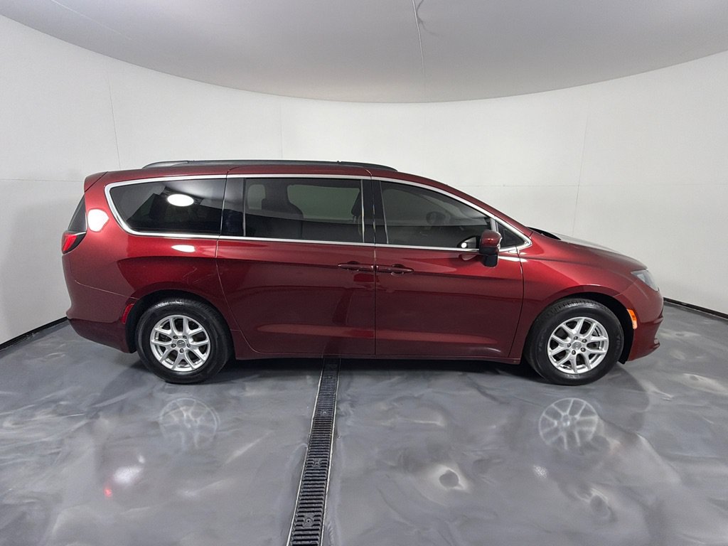 Used 2020 Chrysler Voyager Lxi FWD image 4