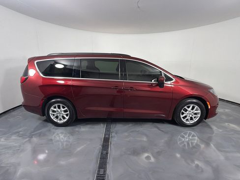 Used 2020 Chrysler Voyager Lxi FWD image 4