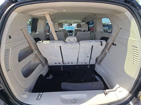 Used 2021 Chrysler Pacifica Touring-L FWD image 6