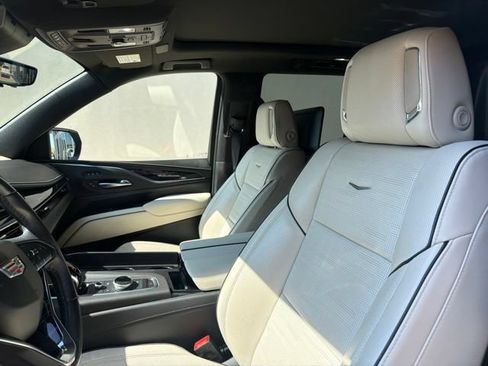 Used 2021 Cadillac Escalade Sport w/ LPO, Illumination Package RWD image 9