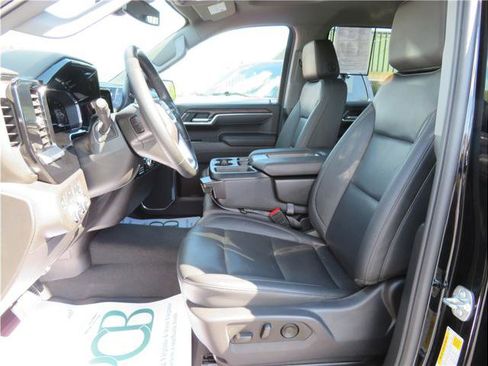 Used 2025 GMC Sierra 1500 SLT image 4