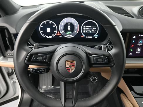 Certified 2025 Porsche Cayenne E-Hybrid w/ Premium Package Plus AWD/4WD image 19