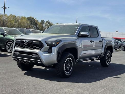 Used 2025 Toyota Tacoma TRD Off-Road AWD/4WD image 24