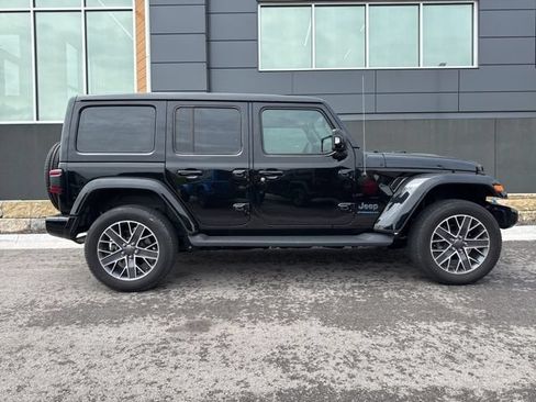 Used 2023 Jeep Wrangler Unlimited Sahara AWD/4WD image 2
