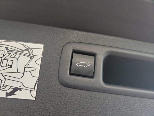 Used 2024 Toyota Highlander XSE FWD image 10