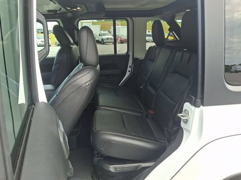 Used 2023 Jeep Wrangler Unlimited Sahara w/ Cold Weather Group AWD/4WD image 10