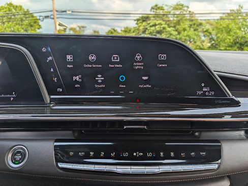 Used 2021 Cadillac Escalade Premium Luxury w/ LPO, Radiant Package AWD/4WD image 32
