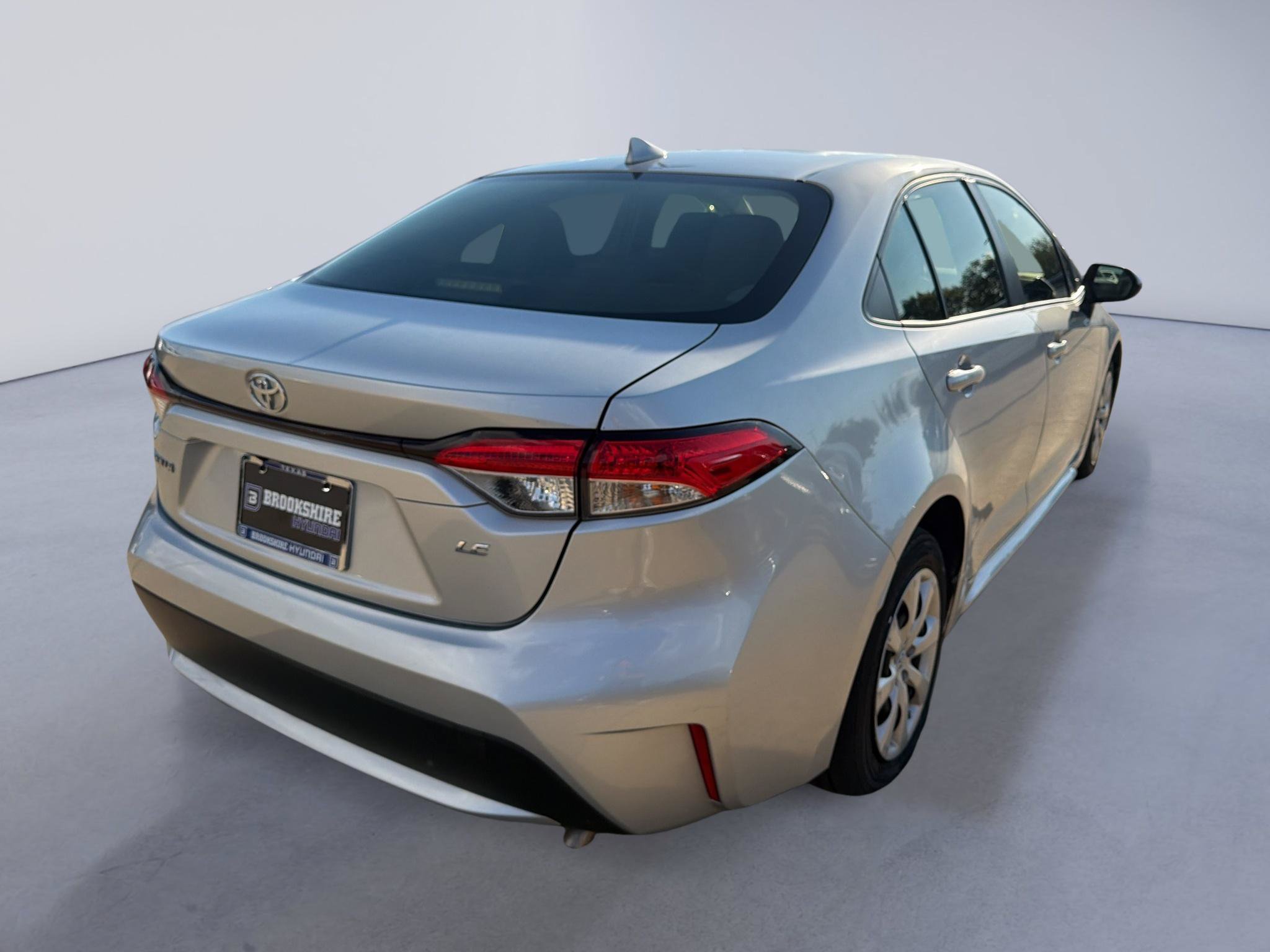 Used 2020 Toyota Corolla LE FWD image 5
