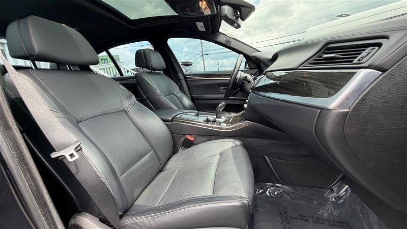 Used 2016 BMW 550i xDrive Sedan AWD/4WD image 39