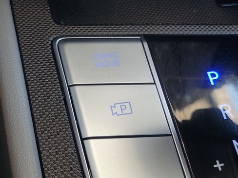 Certified 2025 Hyundai Elantra Sport FWD image 17