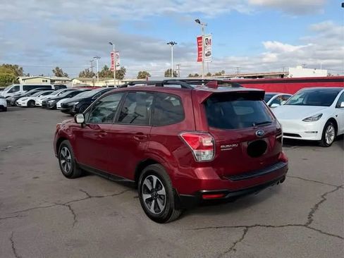 Used 2018 Subaru Forester 2.5i Premium w/ All-Weather Package image 2