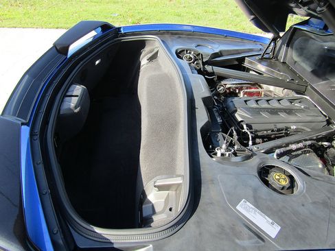 Used 2022 Chevrolet Corvette Stingray Preferred Cpe w/ Z51 Performance Package RWD image 19