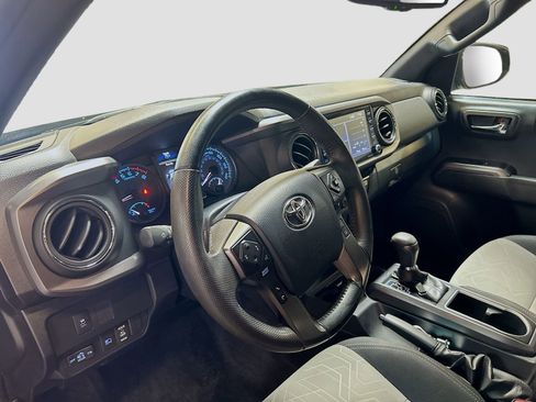 Used 2023 Toyota Tacoma TRD Off-Road image 9