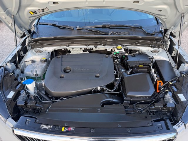 Certified 2025 Volvo XC40 B5 Ultra AWD/4WD image 21