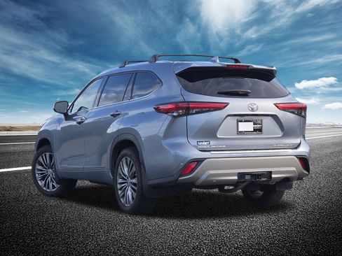 Used 2021 Toyota Highlander Platinum AWD/4WD image 18
