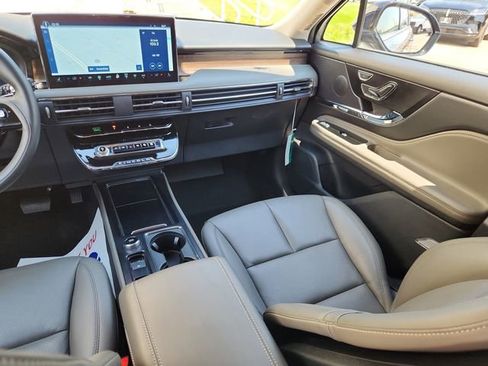 New 2025 Lincoln Corsair Grand Touring image 12