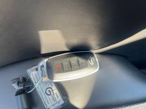 Used 2025 Nissan Sentra SV FWD image 21