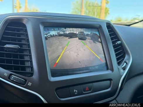 Used 2019 Jeep Cherokee Trailhawk w/ Comfort/Convenience Group image 18