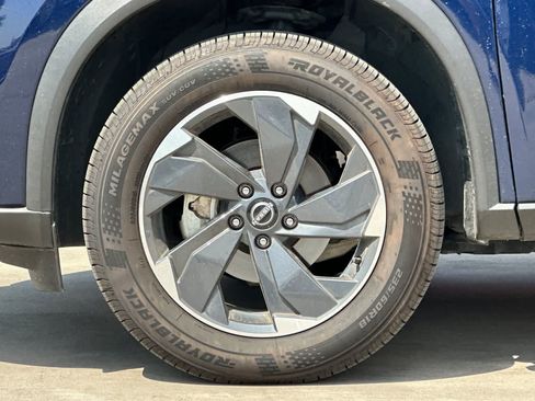 Used 2025 Nissan Rogue SV FWD image 12