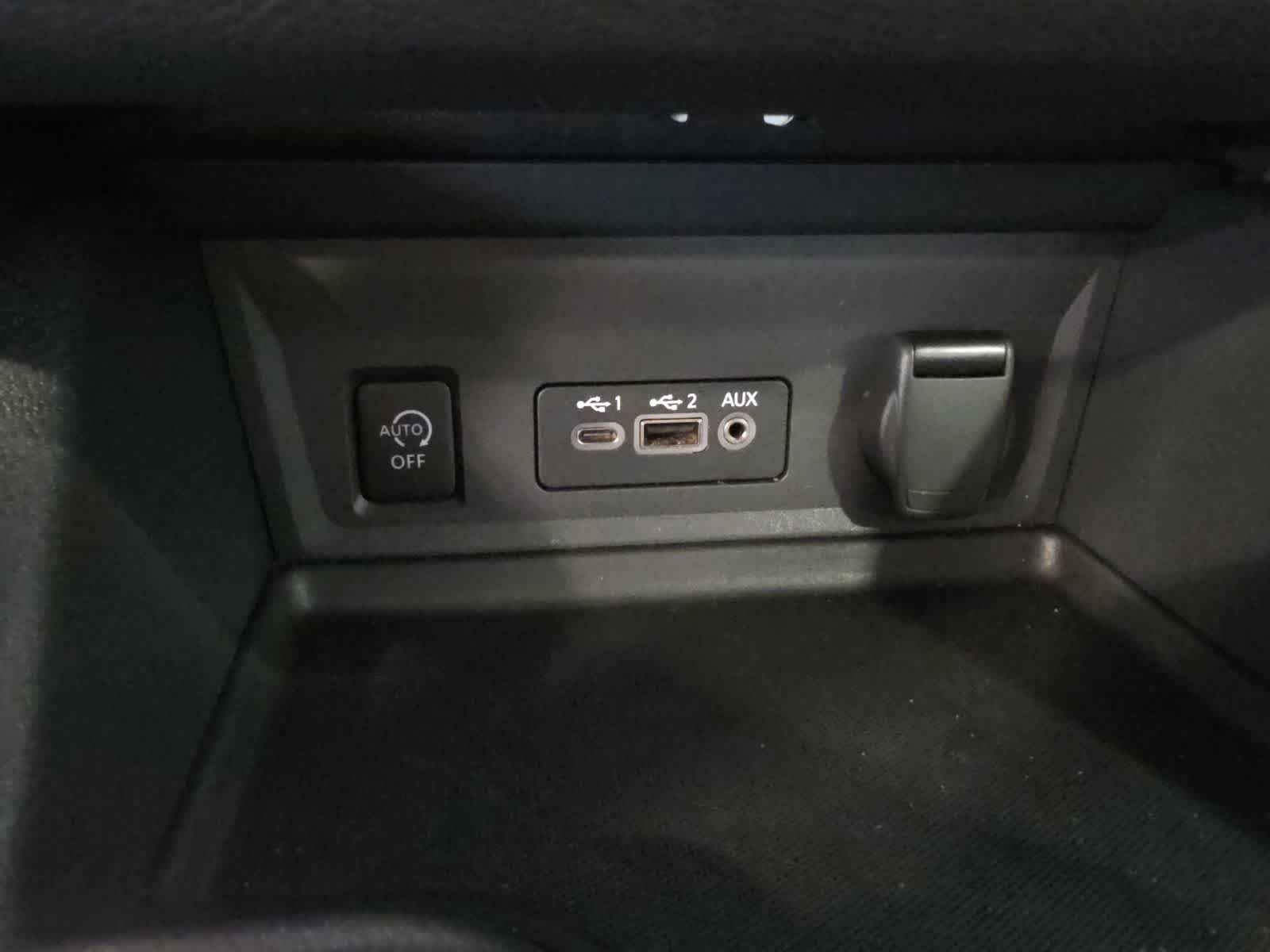Used 2025 Nissan Sentra SV FWD image 25