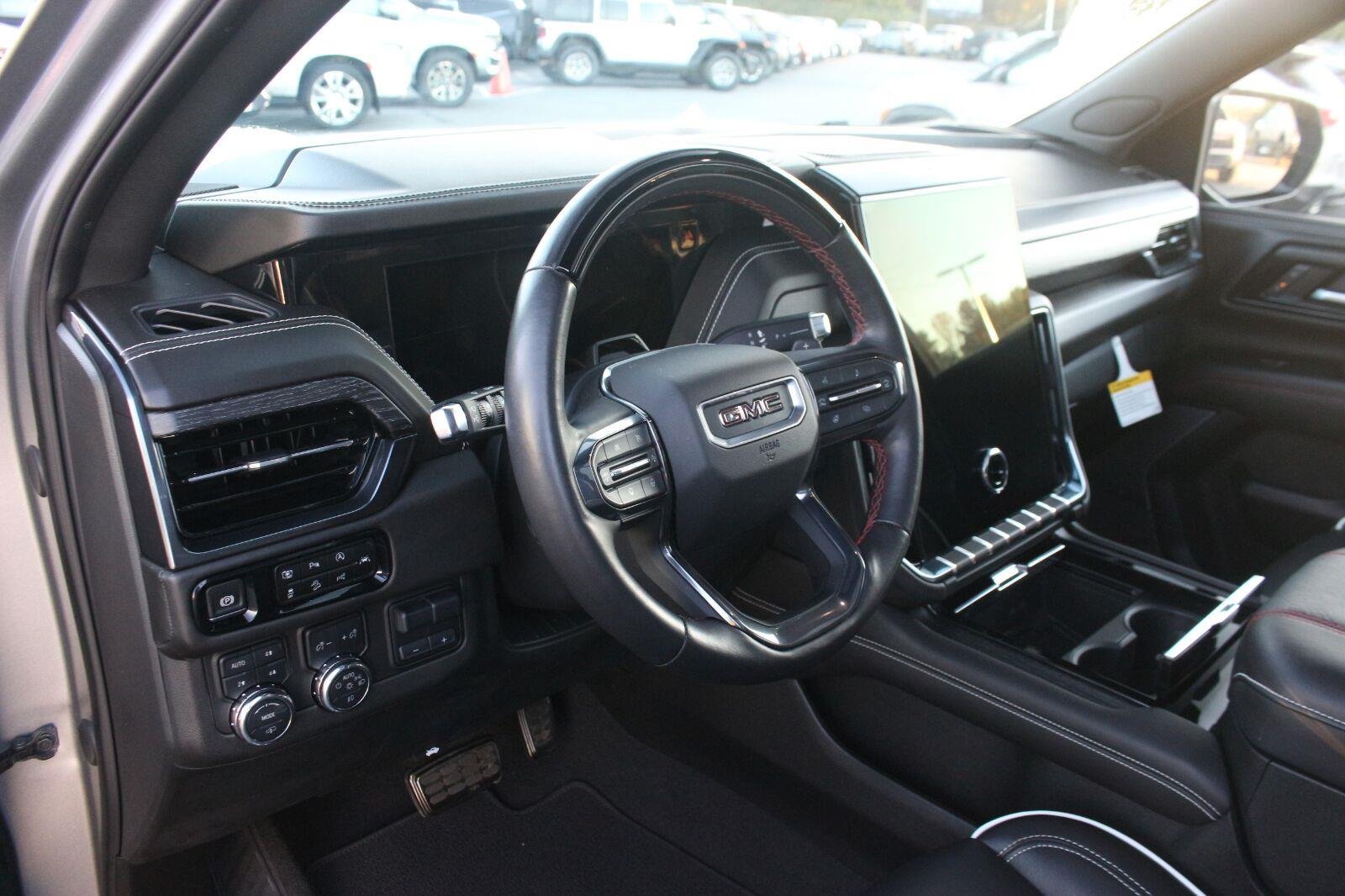 Used 2025 GMC Yukon AT4 Ultimate AWD/4WD image 17