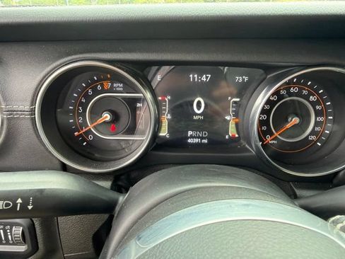 Used 2019 Jeep Wrangler Unlimited Sahara AWD/4WD image 8