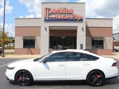 Used 2025 Honda Accord Sport image 9