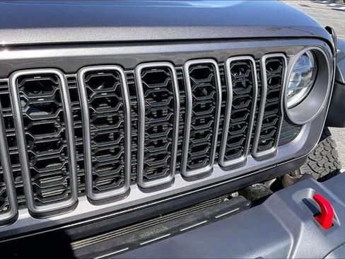 Used 2025 Jeep Wrangler Unlimited Rubicon AWD/4WD image 30