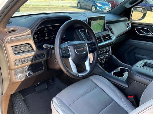 Used 2022 GMC Yukon SLT w/ SLT Premium Package image 18