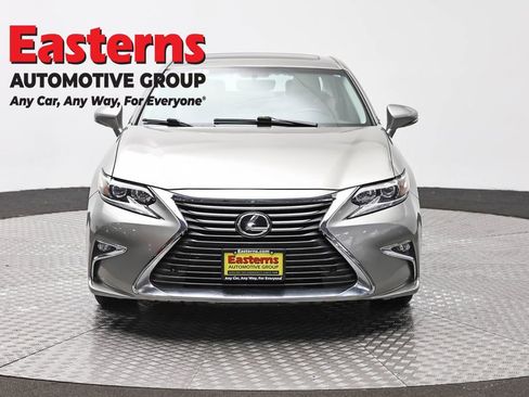 Used 2016 Lexus ES 350 w/ Premium Package w/Wood Trim FWD image 2