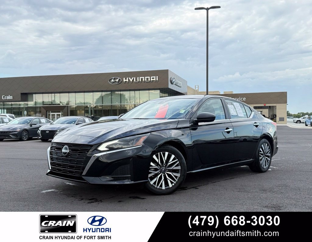 Used 2025 Nissan Altima 2.5 SV FWD image 1