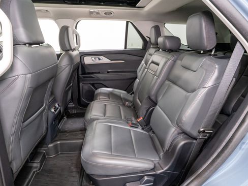 Used 2025 Ford Explorer Active w/ Active Comfort Package AWD/4WD image 33