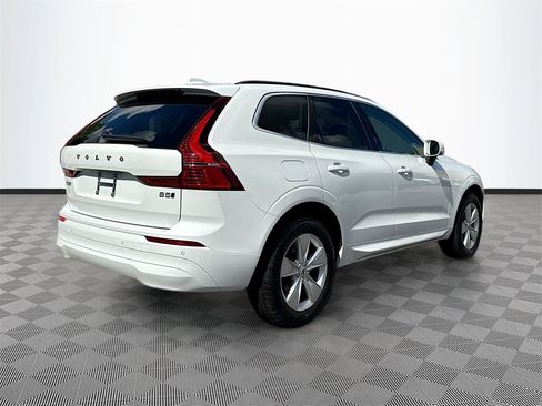 Used 2022 Volvo XC60 B5 Momentum image 6