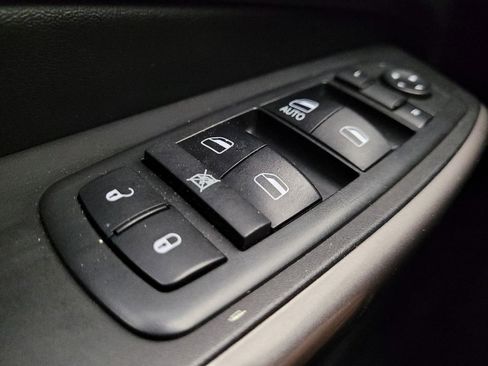 Used 2019 Jeep Cherokee Latitude w/ Popular Appearance Group AWD/4WD image 27